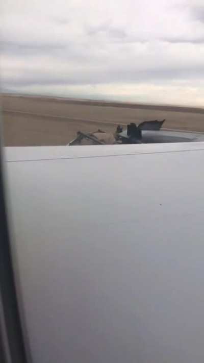 Plane passengers cheer as pilot safely lands after engine explosion. Just happened in Broomfield, CO