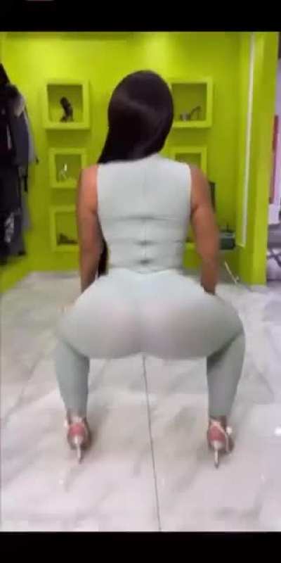 Ari so thick holy fuck 🤤😮‍💨❤<wbr>️‍🔥