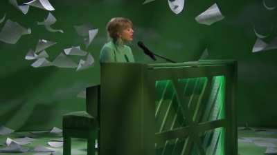 Taylor performing &ldquo;lover&rdquo; - SNL 2019