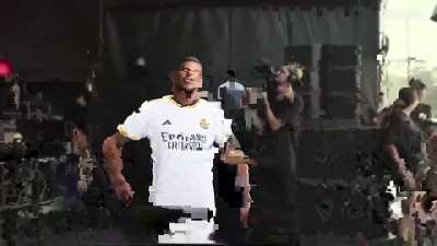 Kylian Mbapp&eacute; at his Bernab&eacute;u presentation 😎 