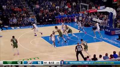 [Highlight] Giannis posts up JDub and dunks on Chet