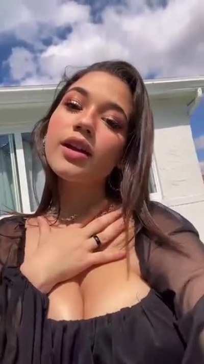 Sophia Gomez - 100% would Breed