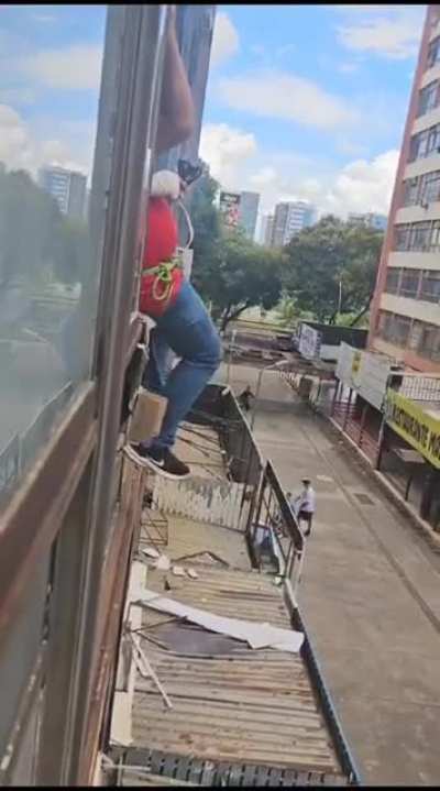 S&eacute;rio isso? Os caras queriam fazer uma tirolesa?