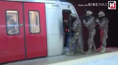 Polis &ouml;zel harekat bağırma eğitimi