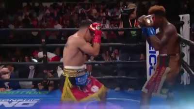 Jermell Charlo and Brian Casta&ntilde;o land big left hands in the early rounds