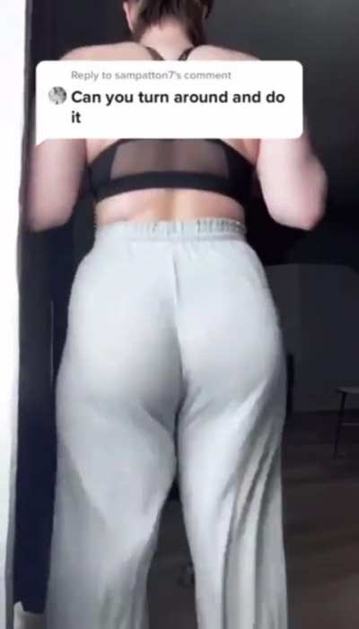Clapping in grey sweats😮&zwj;💨