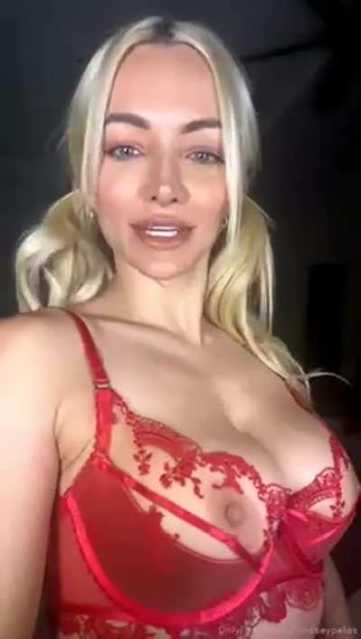 Lindsey Pelaa