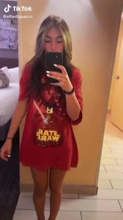 @Elliediguaccc P.S she looks young but she&rsquo;s 18. FYI.