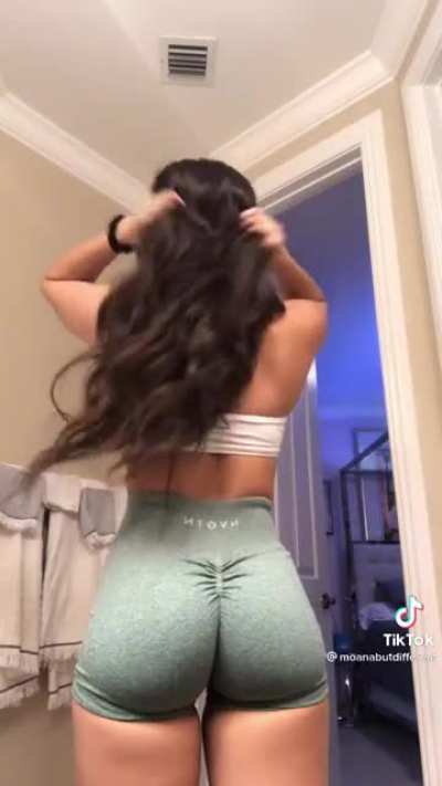 The hair ain't the only thing bouncing