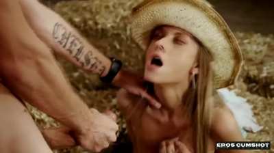 Sexy Italian slut takes huge cumshot