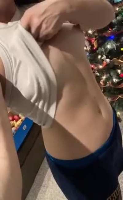Does anyone want to help this petite milf pack up the Christmas decorations? I promise to reward you for your time. 😈