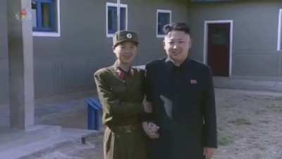 Kim Jong-Un vibin&rsquo; with a soldier !