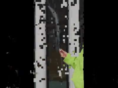 Girls asks people if they want a "kiss" (college social experiement)