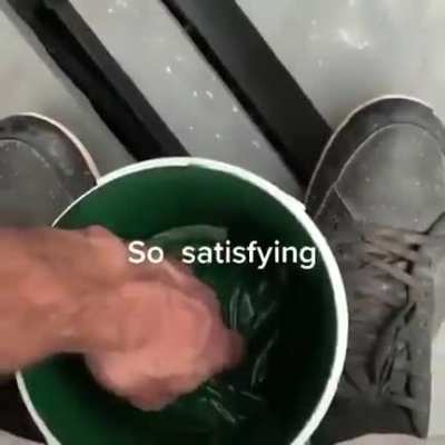 🥴