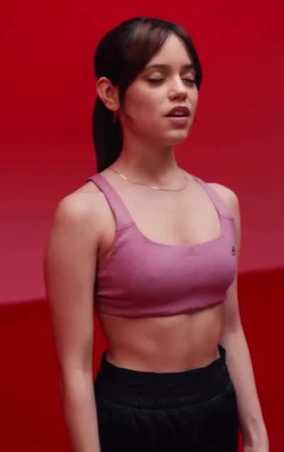 Jenna Ortega - Sports bra