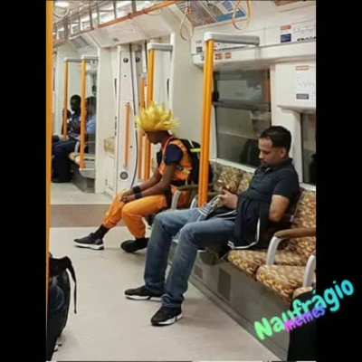 Metro e passageiros aleat&oacute;rios