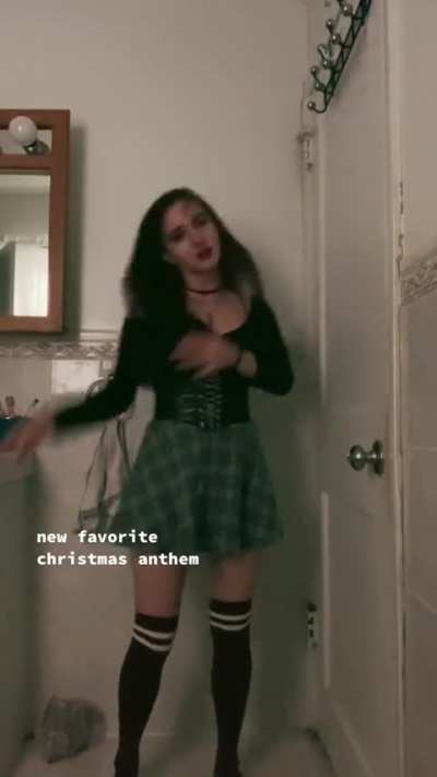 Stella dancing - Hayley &amp;amp; Stella reactions