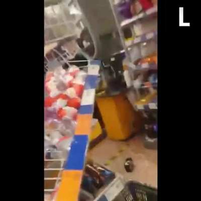 A man with an ax attacks a store [Ukraine]