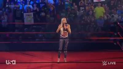 The Becky chants used to get under Charlotte's skin so bad 😭