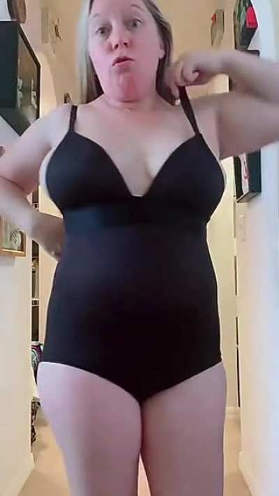 Quick nipslip from her nobody else knew lol