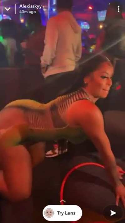 Alexis sky 😳😳