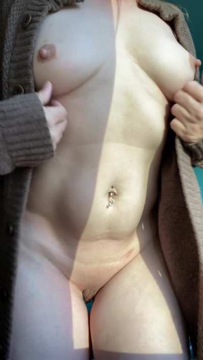 If I was your next door milf...I would keep your eyes cock and right hand occupied all day long F48