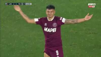 GOLA&Ccedil;O de Walter Bou no jogo entre Lan&uacute;s e Tigre