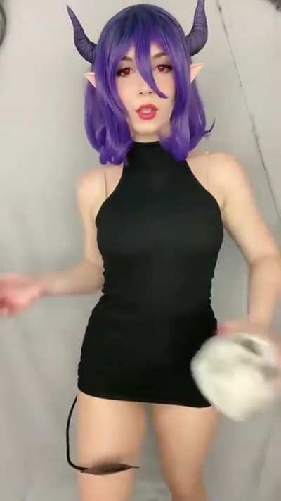 Lady pizza hug