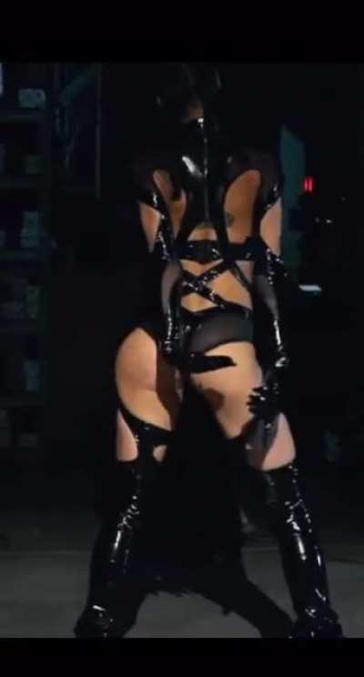 👀