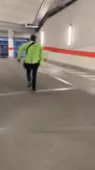Guy breaking into cars fucks himself up when he gets caught.