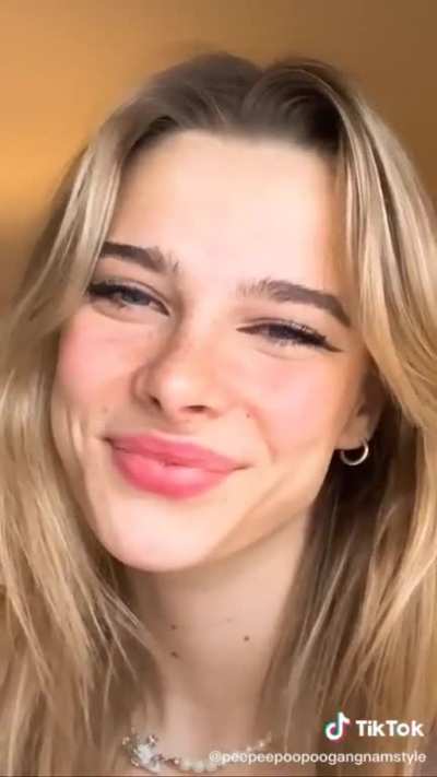 Ashley Matheson culo🍑+tette🍐+occhi incrociati👀