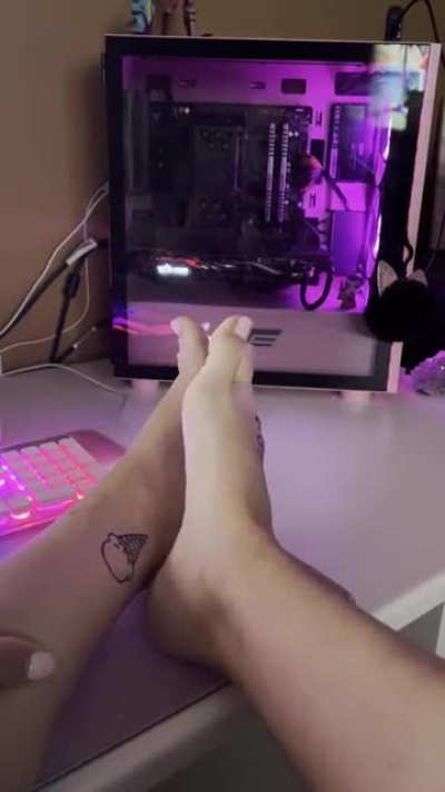 Doing a little gaming today but my feet are so cold&hellip;could you warm them up please?