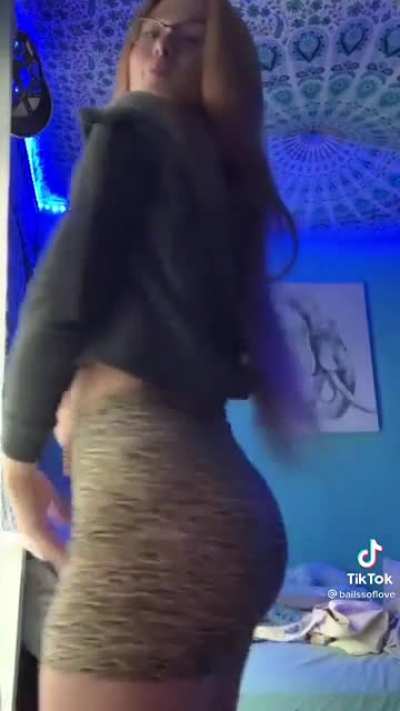 redhead w fatass (19)