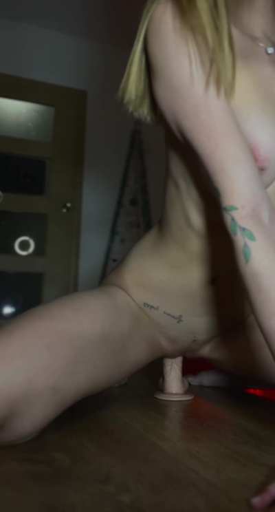 first 199 guys to drop "Hey" get my cum vids (trust me)