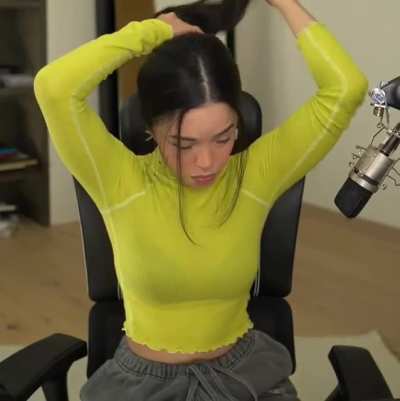 Rae in that yellow top again