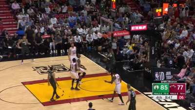 [Highlight] Timelord goes WAY up to finish the lefty alley oop