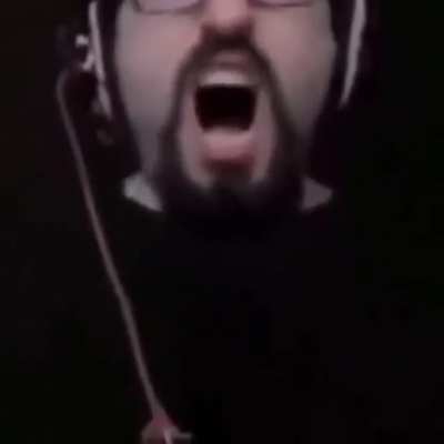 (y&uuml;ksek ses uyarısı) Ekran kartını yaktım işlemcinin APUsuyla geziyorum sa bu arada PHIL MY HEART