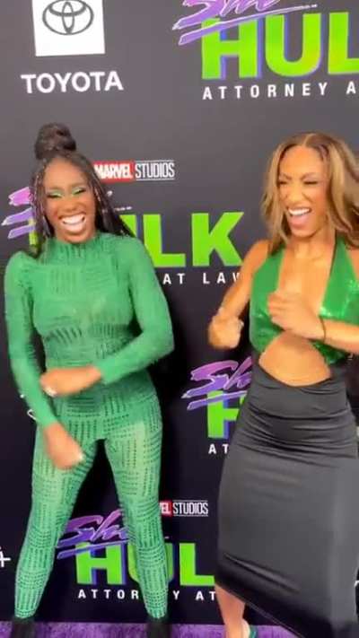 Sasha Banks &amp;amp; Naomi 💚💚