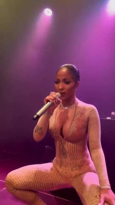 Shenseea got it 😳😍