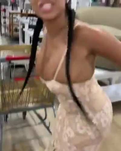 Busty Latina 🤪💕