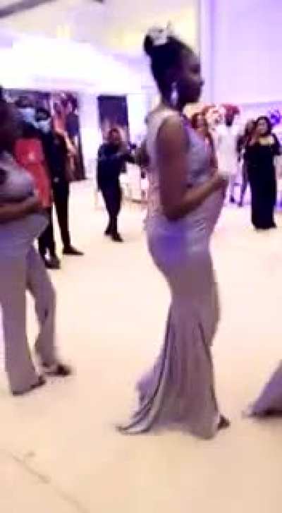 А в глазах грусть-печаль