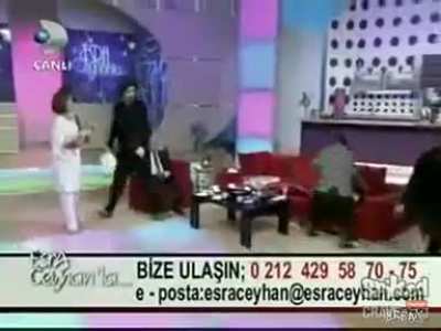 Turkish man says he can fly, freaks out when hosts dont believe him.