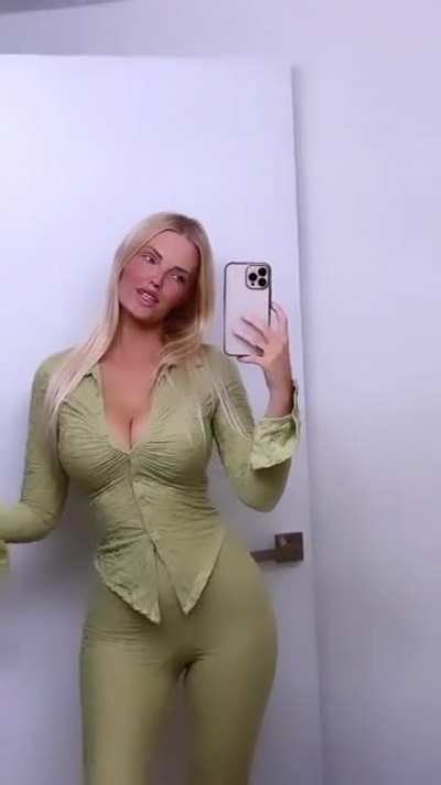 Zienna Eve Sonne (@ziennasonne) [2022-12-02]