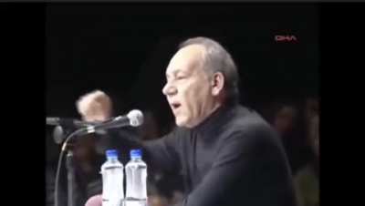 Bekir Coşkun: &ldquo;Bu &uuml;lkede sağ,sol vardı.&Ccedil;eşitli g&ouml;r&uuml;şler,kavga kıyamet vardı.Siyasi &ccedil;ekişmeler vardı.Fakat sağcı da solcu da bayrağı seviyordu, Atat&uuml;rk&rsquo;&uuml; seviyordu...Birbirimizle kavga ettik ama Atat&uuml;rk'e laf s&ouml;yletmedik,&ccedil;&uuml;nk&uuml; hepimiz Atat&uuml;rk gen&ccedil;liğiydik.