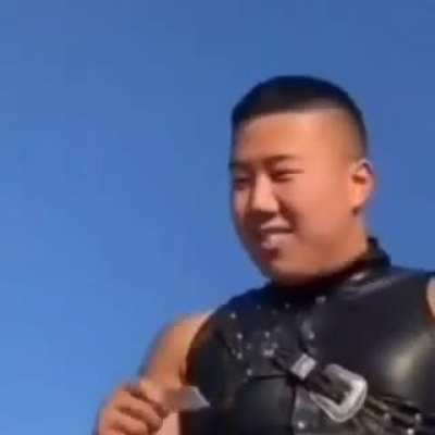 ¥
