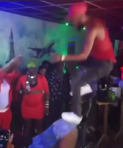 What&rsquo;s the name of this amazing song please 🙏🏿