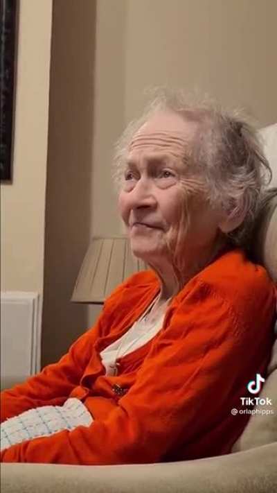Grandma with Alzheimer&rsquo;s finds out she&rsquo;s an amazing artist!