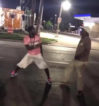 Two drunks man fighting lol