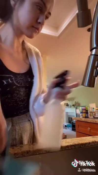 Women Destroys Anti Masker&rsquo;s &ldquo;Sneezing Experiment&rdquo;
