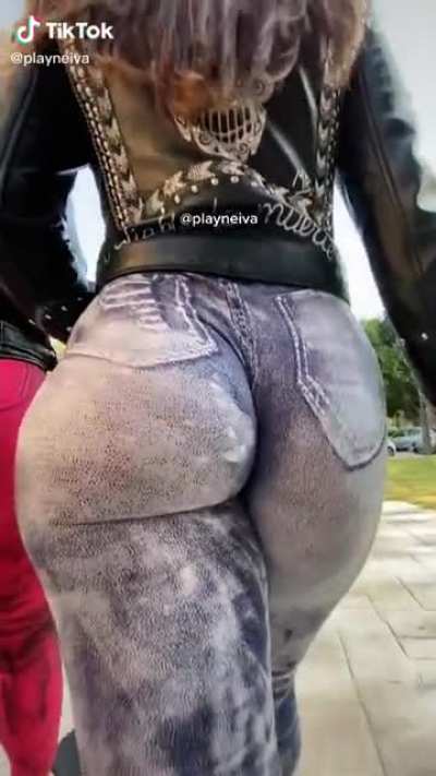 That ass is phat af!
